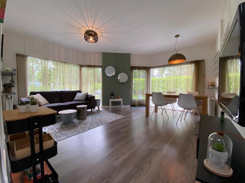 Strandhuisje Ermerzand Екстериор снимка